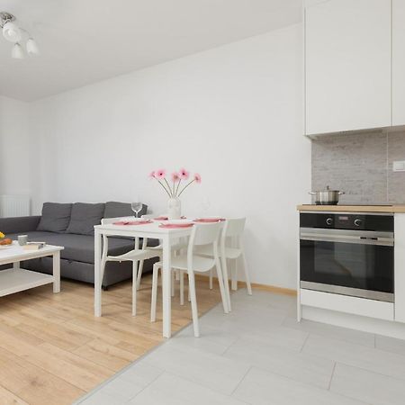 Warsaw Ulrychow Apartment With Parking By Renters エクステリア 写真