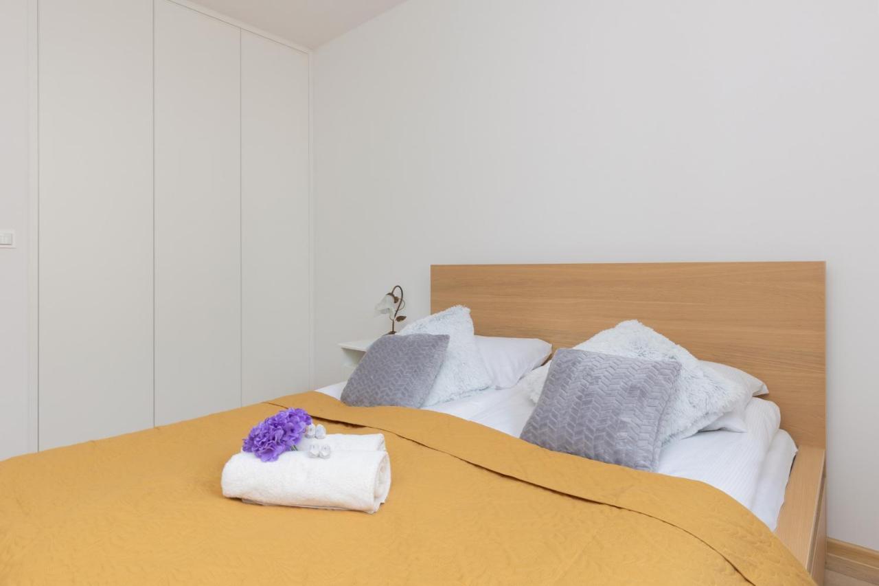 Warsaw Ulrychow Apartment With Parking By Renters エクステリア 写真