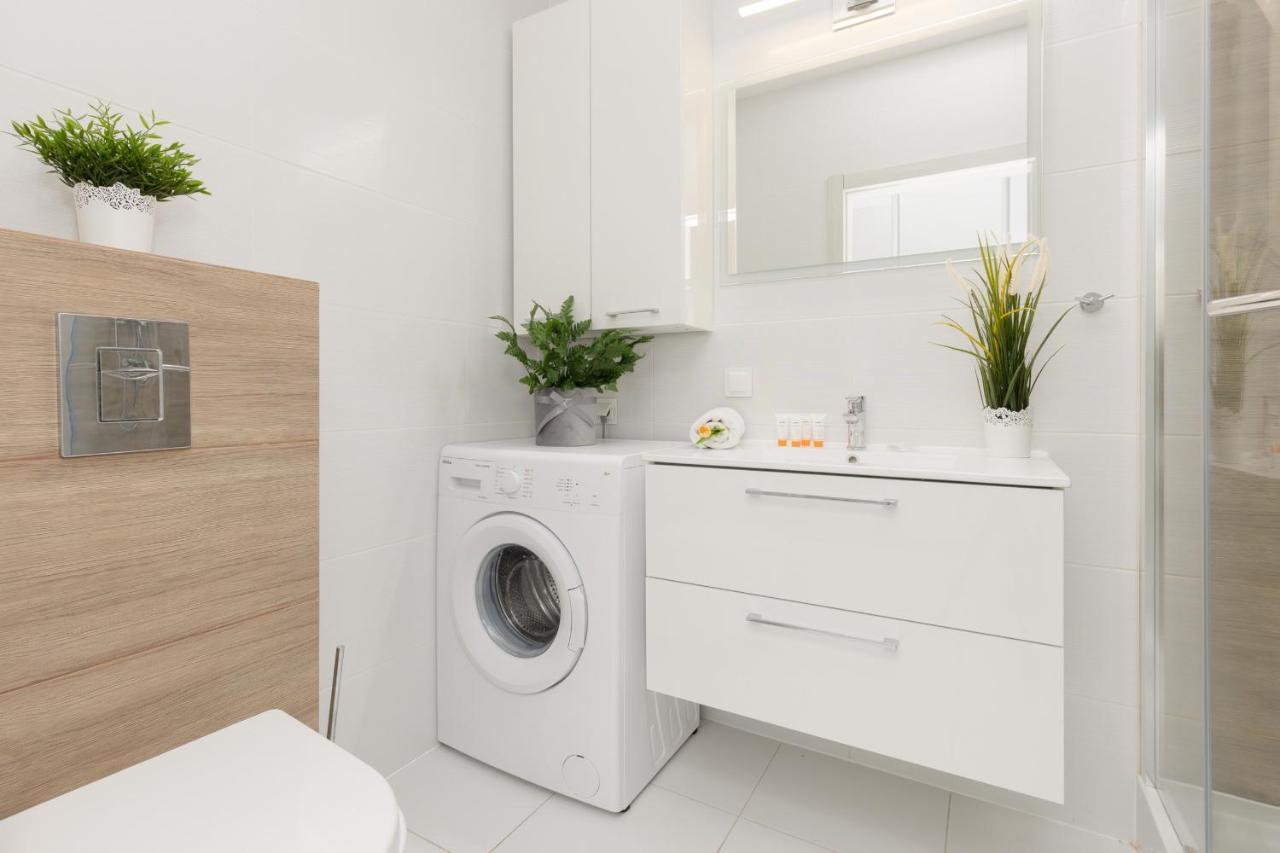 Warsaw Ulrychow Apartment With Parking By Renters エクステリア 写真